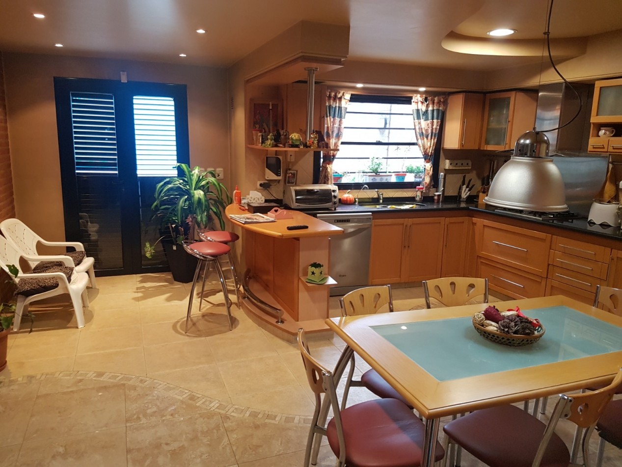 Casa 6 ambientes 